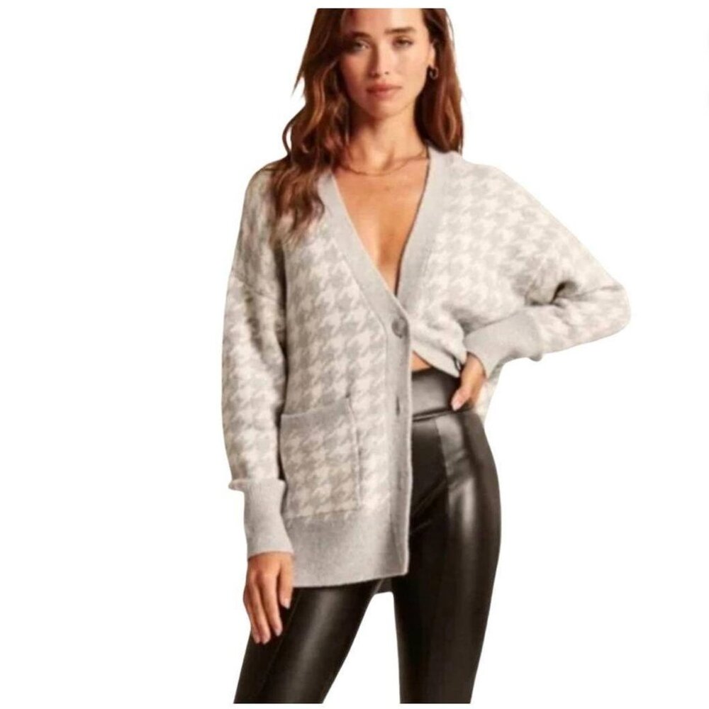 💥NWT Oversized Legging-Friendly Cable Cardigan